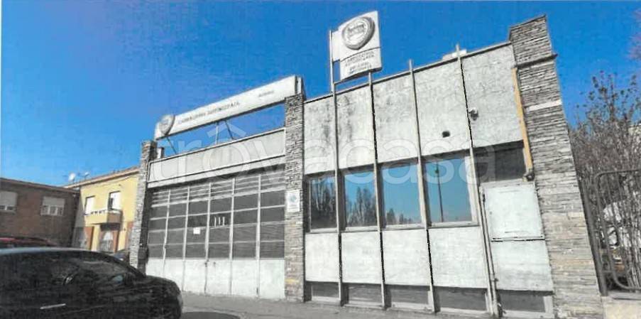 locale commerciale in vendita a Torino in zona Falchera