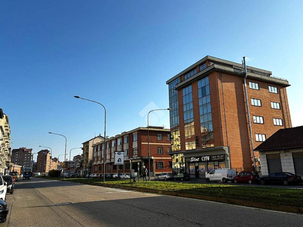 ufficio in vendita a Torino in zona Madonna di Campagna