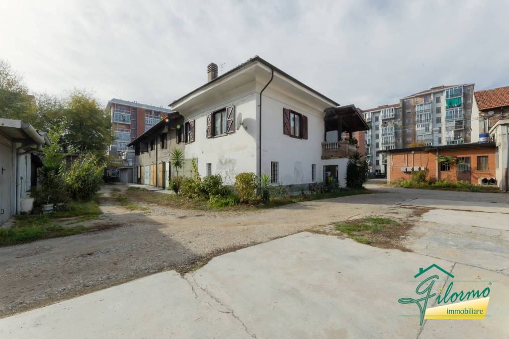 casa indipendente in vendita a Torino in zona Lingotto