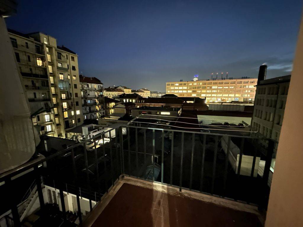 appartamento in vendita a Torino in zona Lingotto