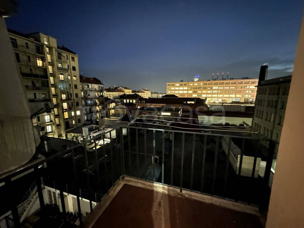 appartamento in vendita a Torino in zona Lingotto