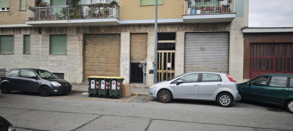 negozio in vendita a Torino in zona Mirafiori Sud