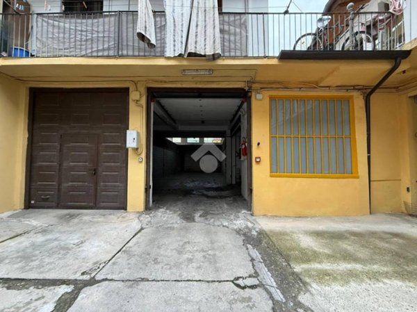 locale commerciale in vendita a Torino in zona Campidoglio