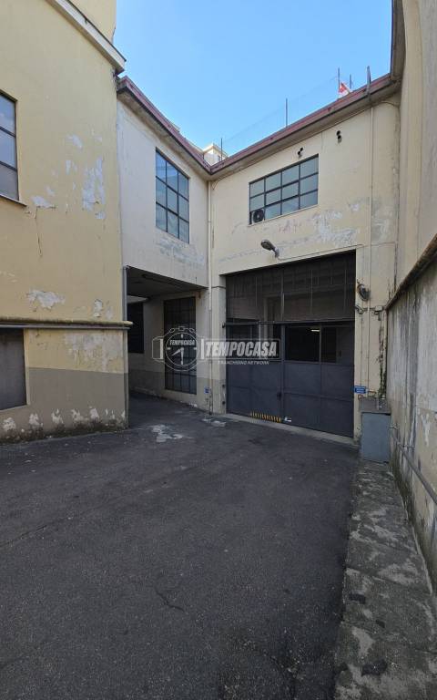 locale di sgombero in vendita a Torino in zona Rebaudengo
