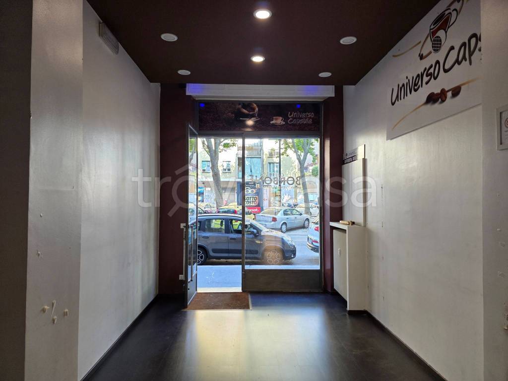 negozio in vendita a Torino in zona Parella