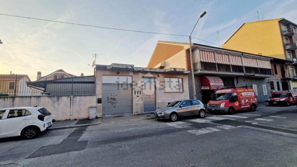 locale di sgombero in vendita a Torino in zona Borgata Lesna
