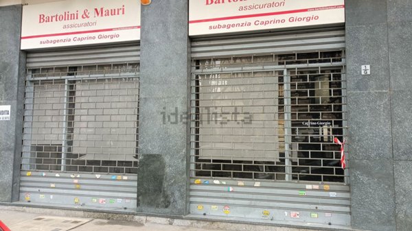 locale commerciale in vendita a Torino in zona Regio Parco