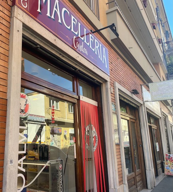 locale commerciale in vendita a Torino in zona Vanchiglia