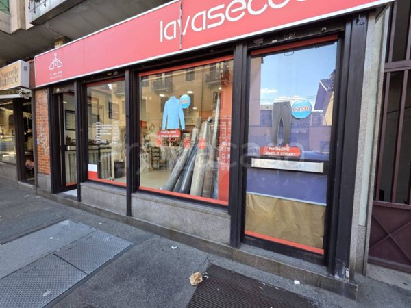 negozio in vendita a Torino in zona Borgata Vittoria