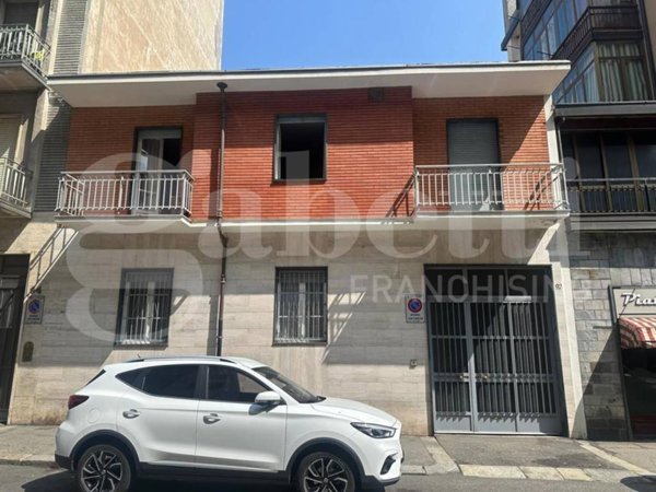 casa indipendente in vendita a Torino in zona Pozzo Strada