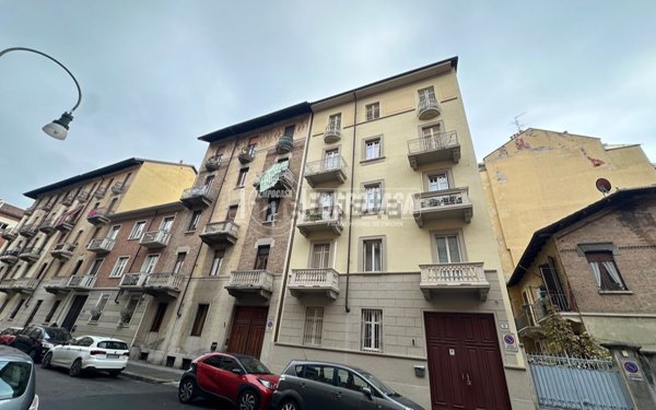 appartamento in vendita a Torino in zona Cenisia