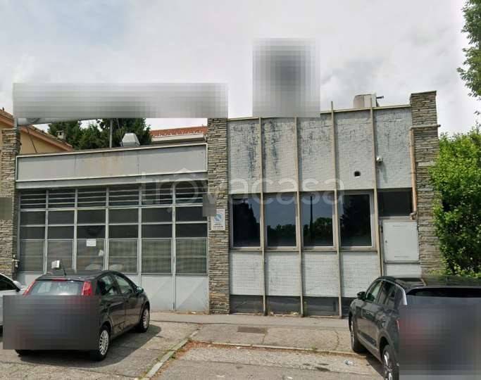 locale commerciale in vendita a Torino in zona Rebaudengo