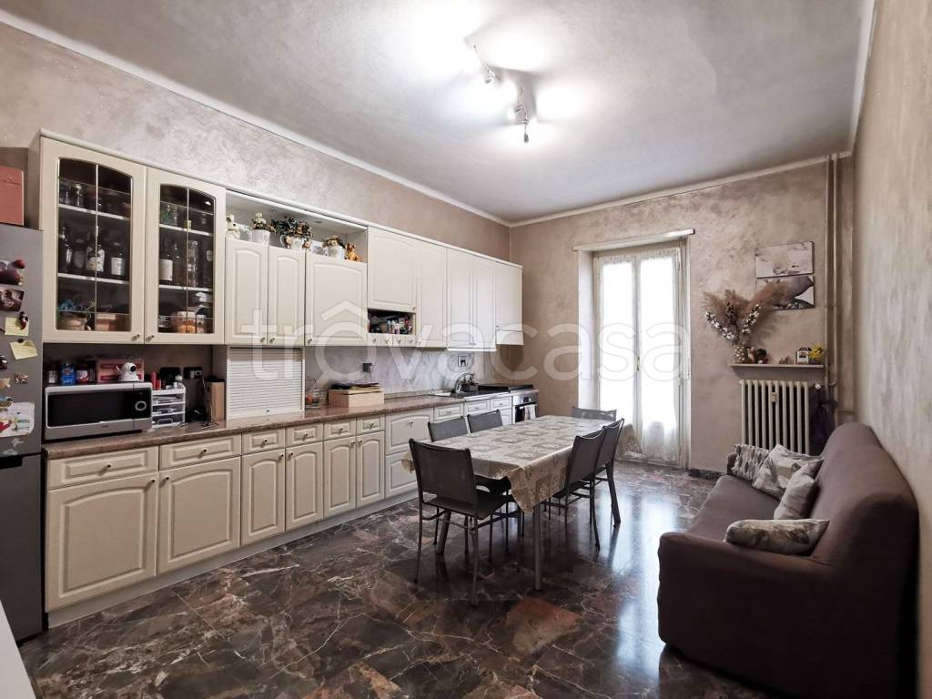 appartamento in vendita a Torino in zona Cit Turin