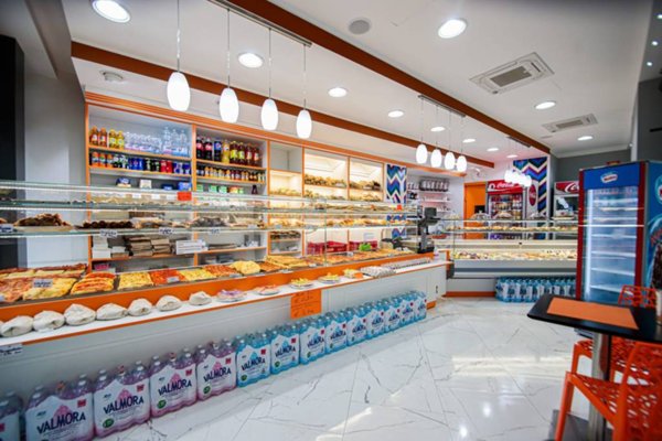 negozio in vendita a Torino in zona Cenisia