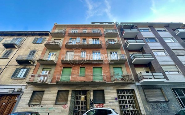 appartamento in vendita a Torino in zona Cenisia
