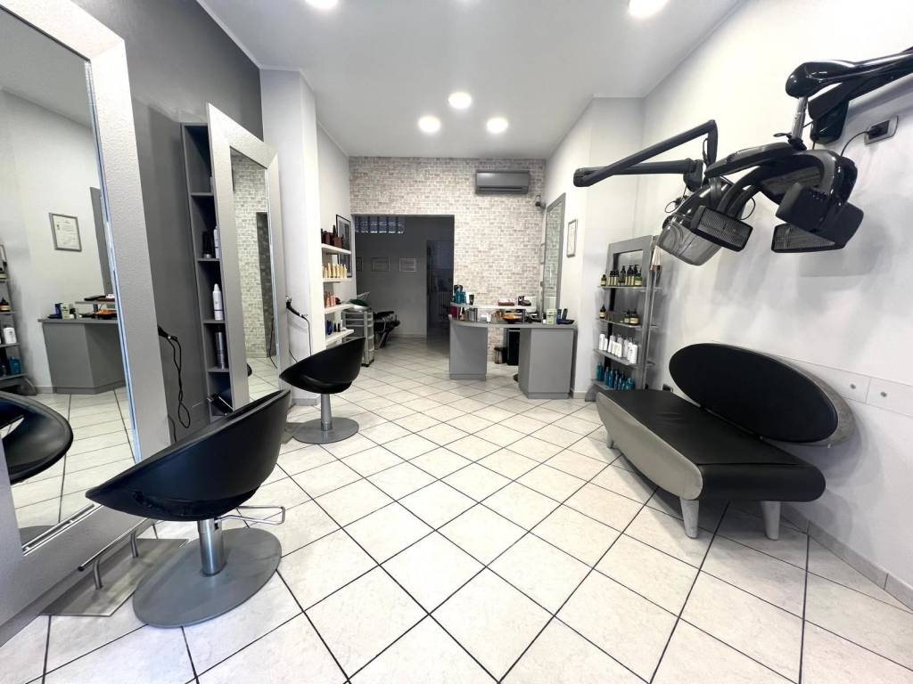 negozio in vendita a Torino in zona Aurora