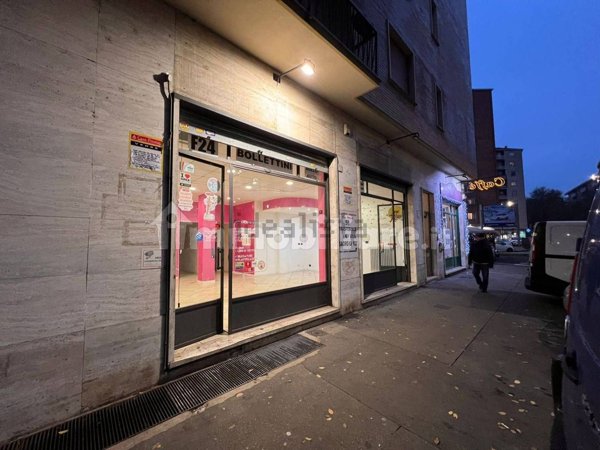 locale commerciale in vendita a Torino in zona Borgata Vittoria