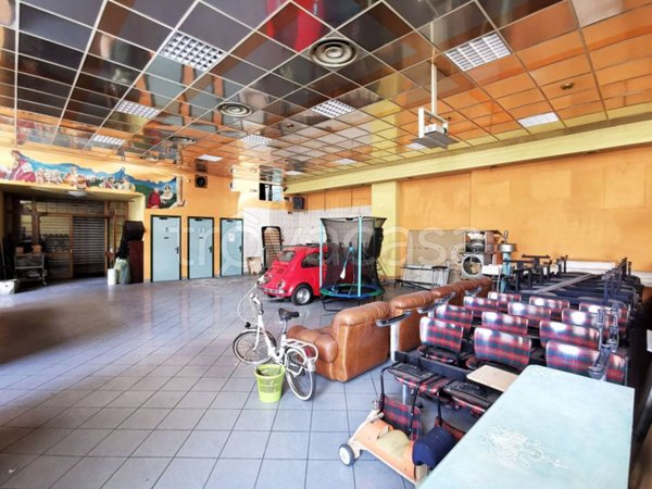 locale commerciale in vendita a Torino in zona Rebaudengo