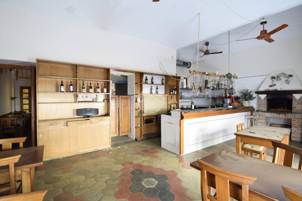 negozio in vendita a Torino in zona Madonna del Pilone