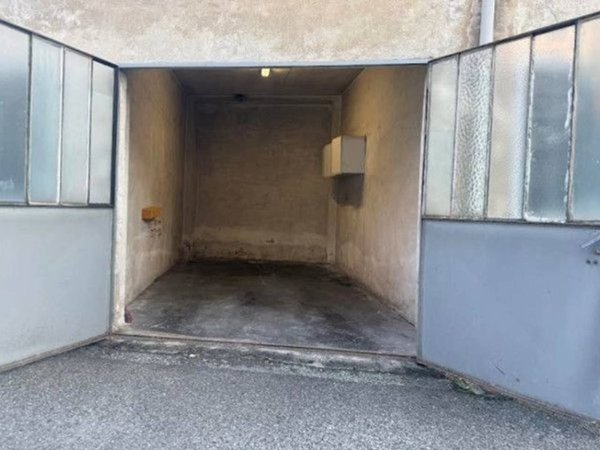 negozio in vendita a Torino in zona Mirafiori Sud