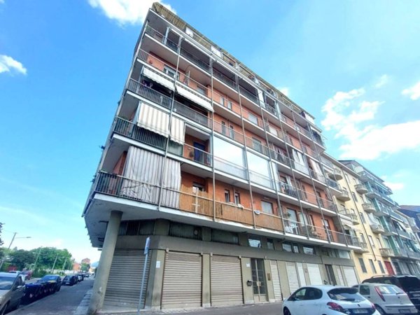 negozio in vendita a Torino in zona Borgata Vittoria