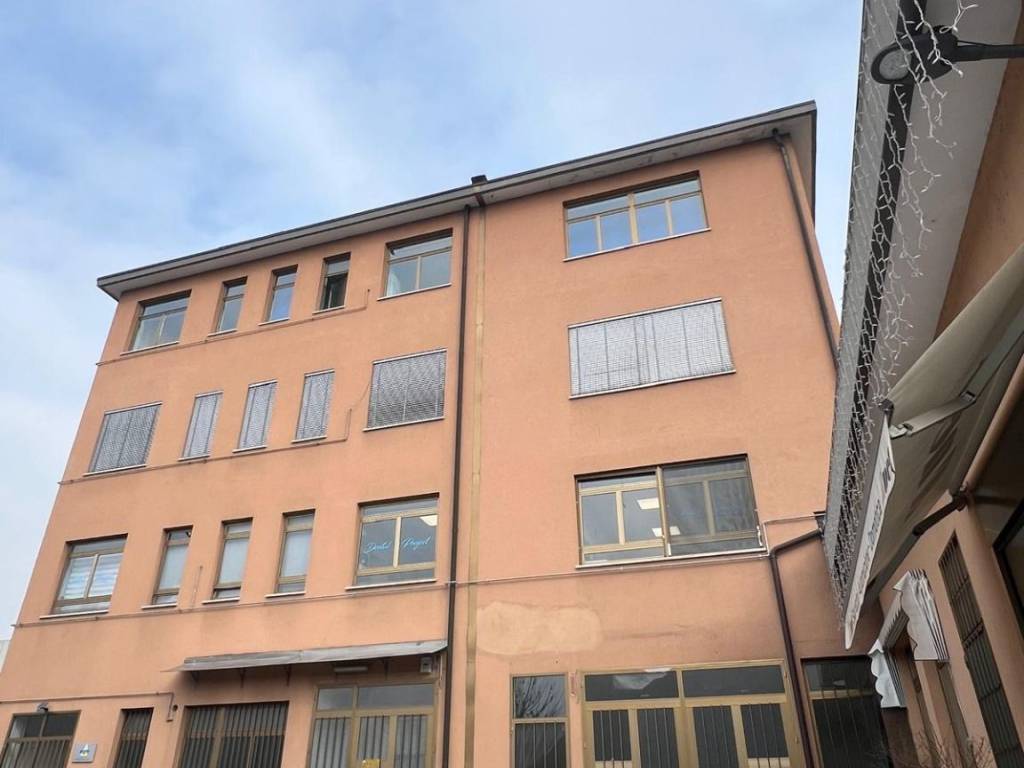 negozio in vendita a Torino in zona Vanchiglia