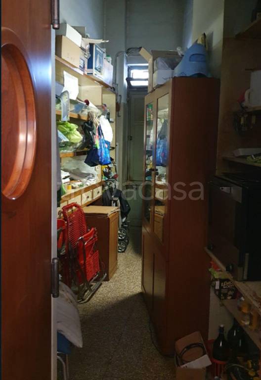 negozio in vendita a Torino in zona Mirafiori Sud