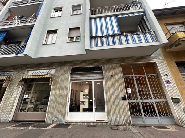 negozio in vendita a Torino in zona Lucento