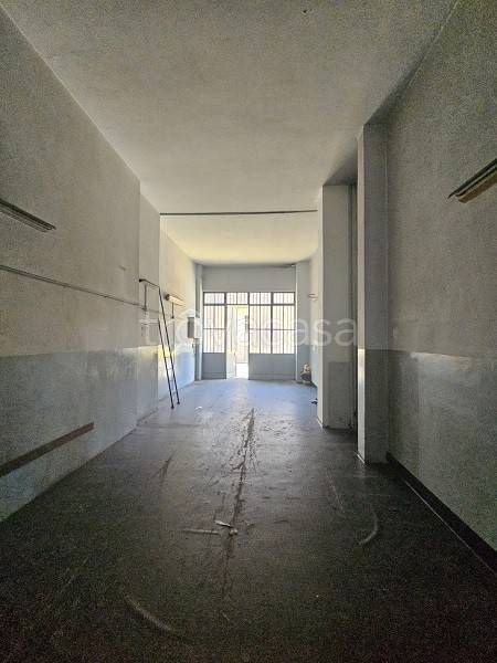 negozio in vendita a Torino in zona Lingotto