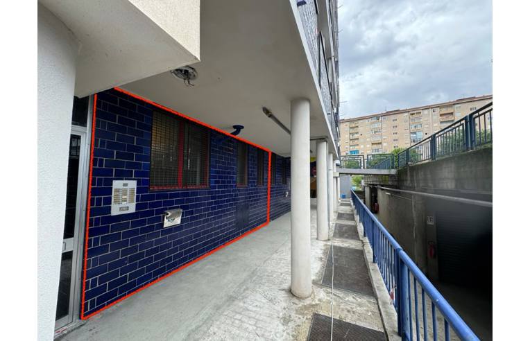 locale commerciale in vendita a Torino in zona Mirafiori Sud