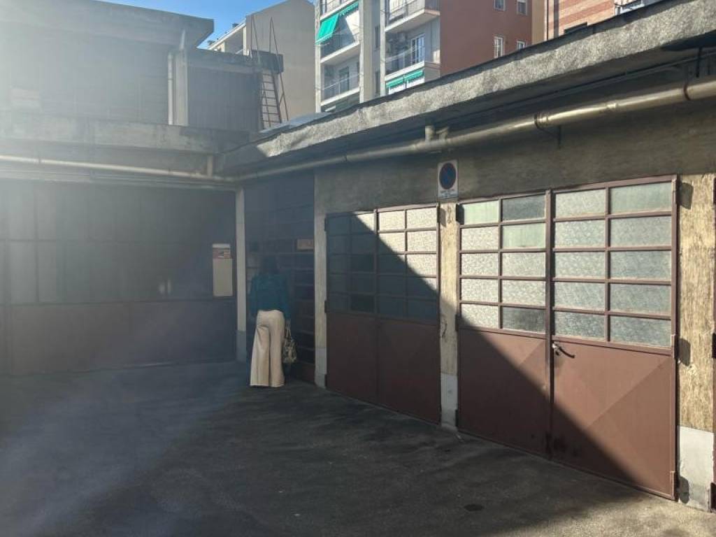 locale commerciale in vendita a Torino in zona Santa Rita