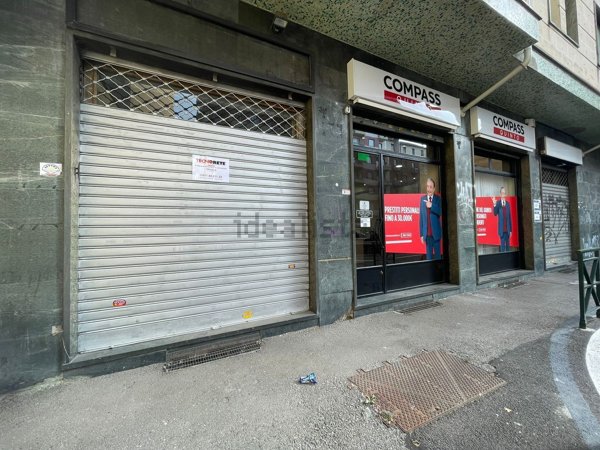 locale commerciale in vendita a Torino in zona Millefonti