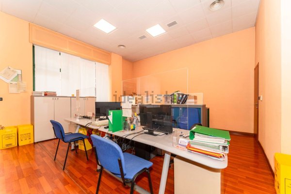 ufficio in vendita a Torino in zona Cenisia