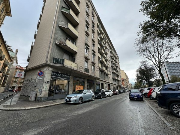 locale commerciale in vendita a Torino in zona Vanchiglia