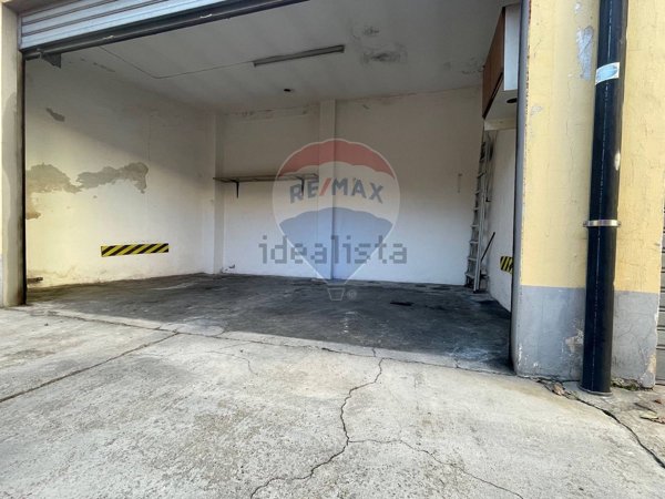 locale di sgombero in vendita a Torino in zona Cenisia