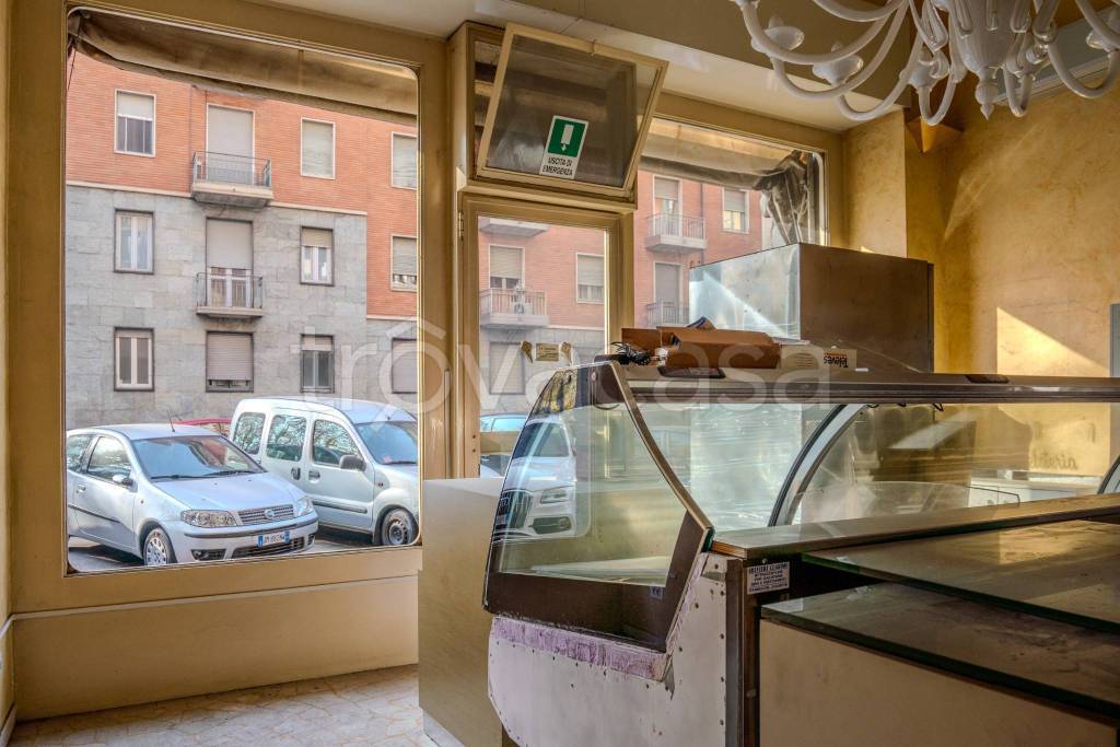 negozio in vendita a Torino in zona Santa Rita