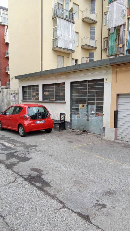 locale commerciale in vendita a Torino in zona Parella