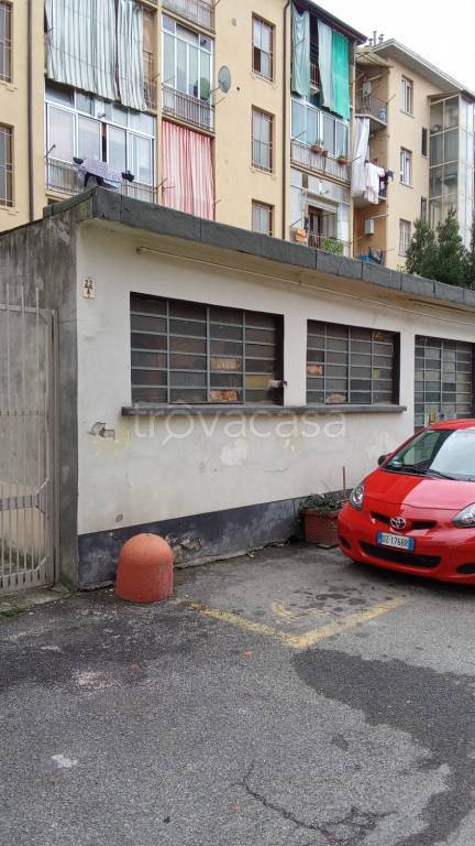 negozio in vendita a Torino in zona Parella