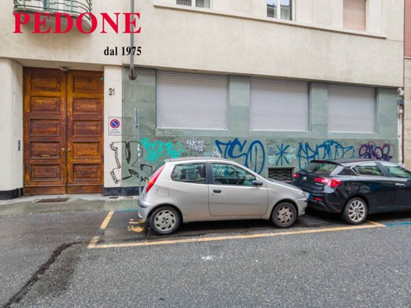 locale commerciale in vendita a Torino in zona Vanchiglia