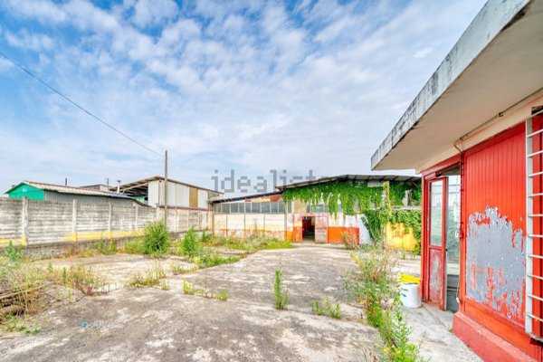 capannone in vendita a Torino in zona Borgata Vittoria