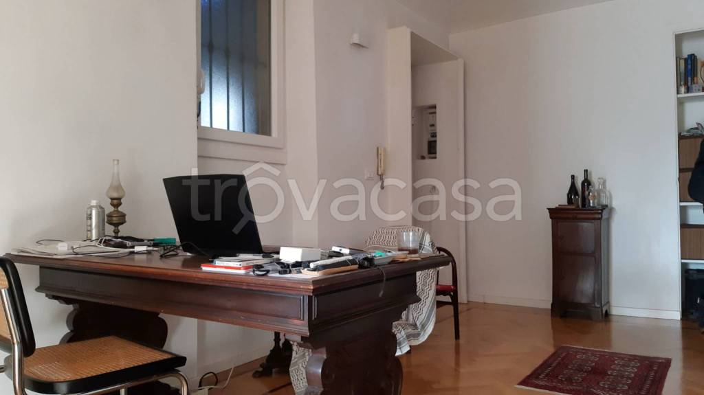 appartamento in vendita a Torino in zona Cit Turin