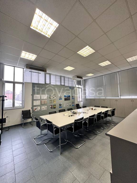 locale commerciale in vendita a Torino in zona Pozzo Strada