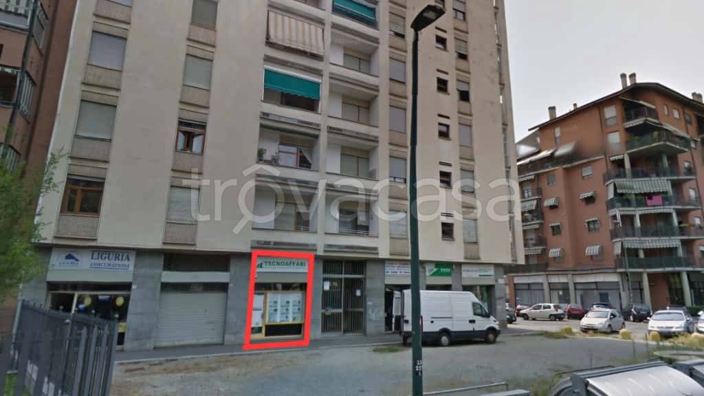 negozio in vendita a Torino in zona Mirafiori Sud