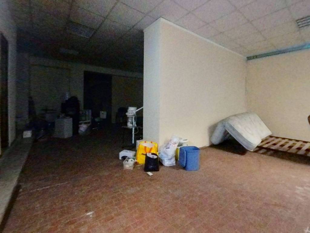 negozio in vendita a Torino in zona Borgata Vittoria