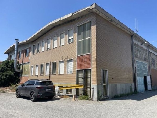 capannone in vendita a Torino in zona Barca