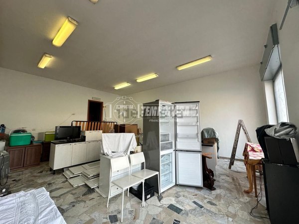 locale commerciale in vendita a Torino in zona Rebaudengo