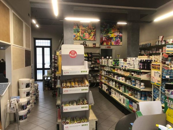 negozio in vendita a Torino in zona Borgata Vittoria