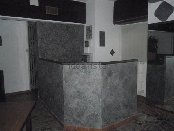 locale commerciale in vendita a Torino in zona Pozzo Strada