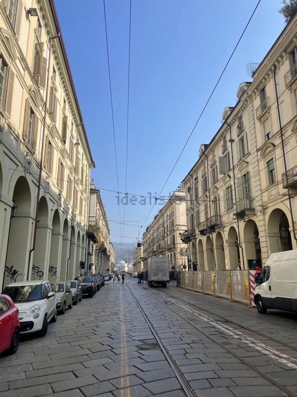 locale commerciale in vendita a Torino in zona Centro Storico