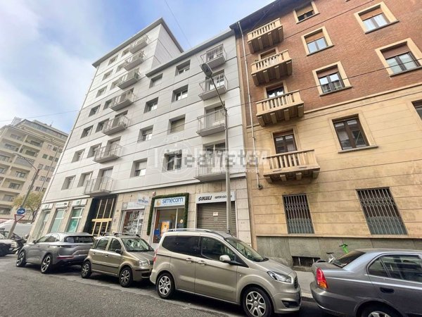 locale commerciale in vendita a Torino in zona Santa Rita